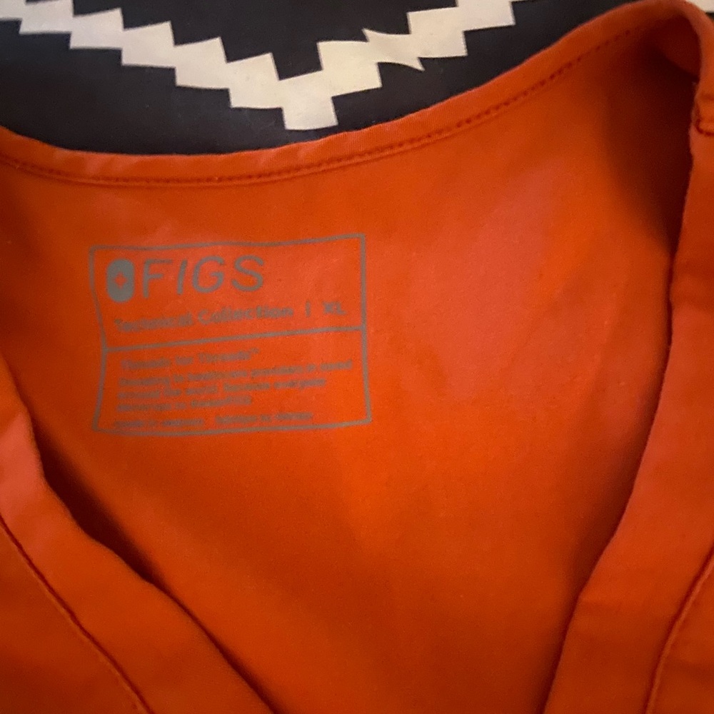 One pocket Figs Auburn XL top